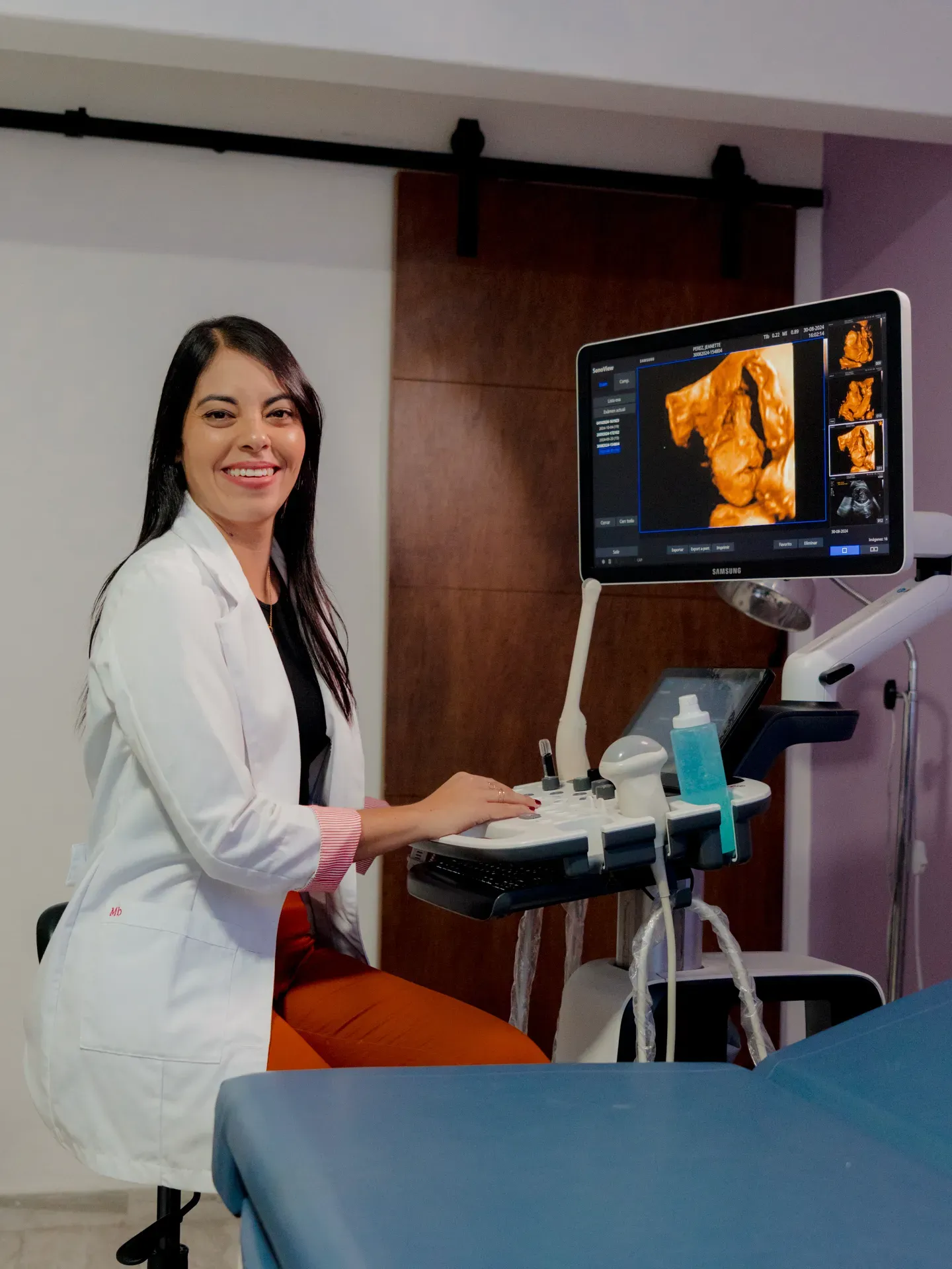 Dra. Vania Ramírez González, ginecóloga y obstetra en Guadalajara